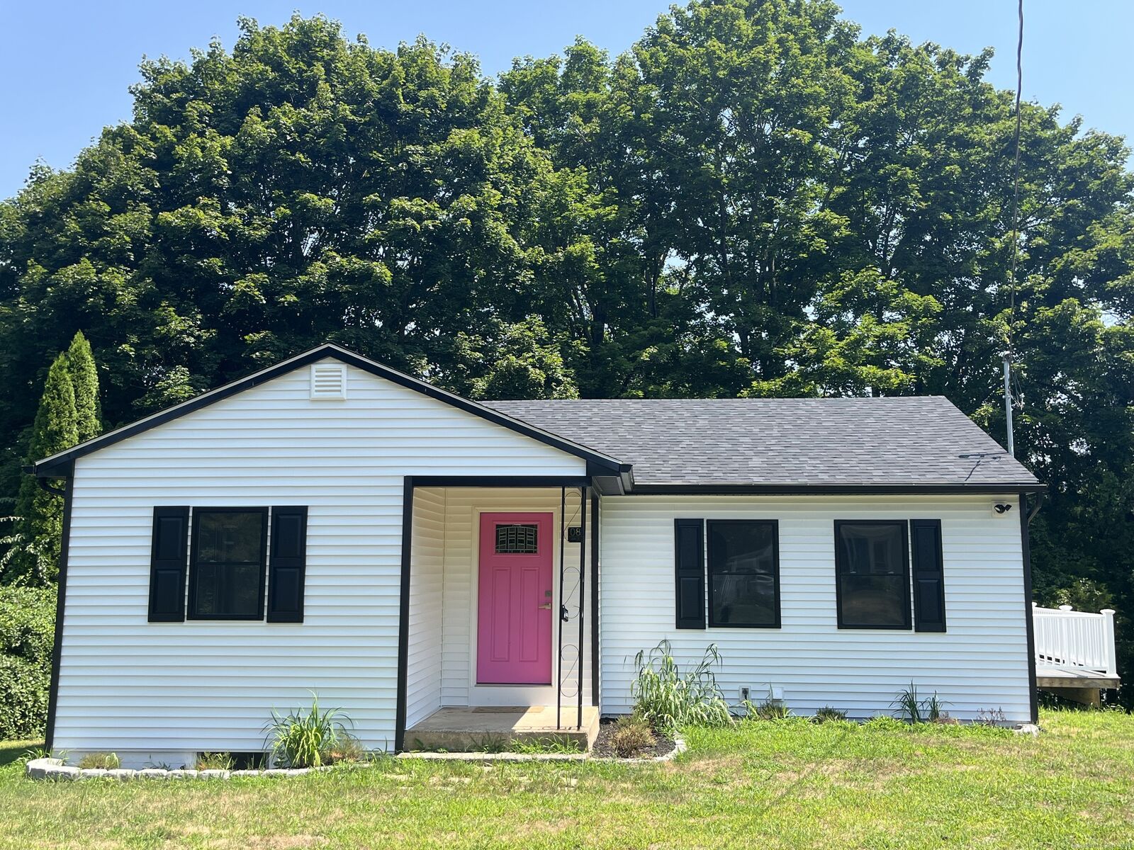 Property Photo: 8 Eddy Court CT 06370