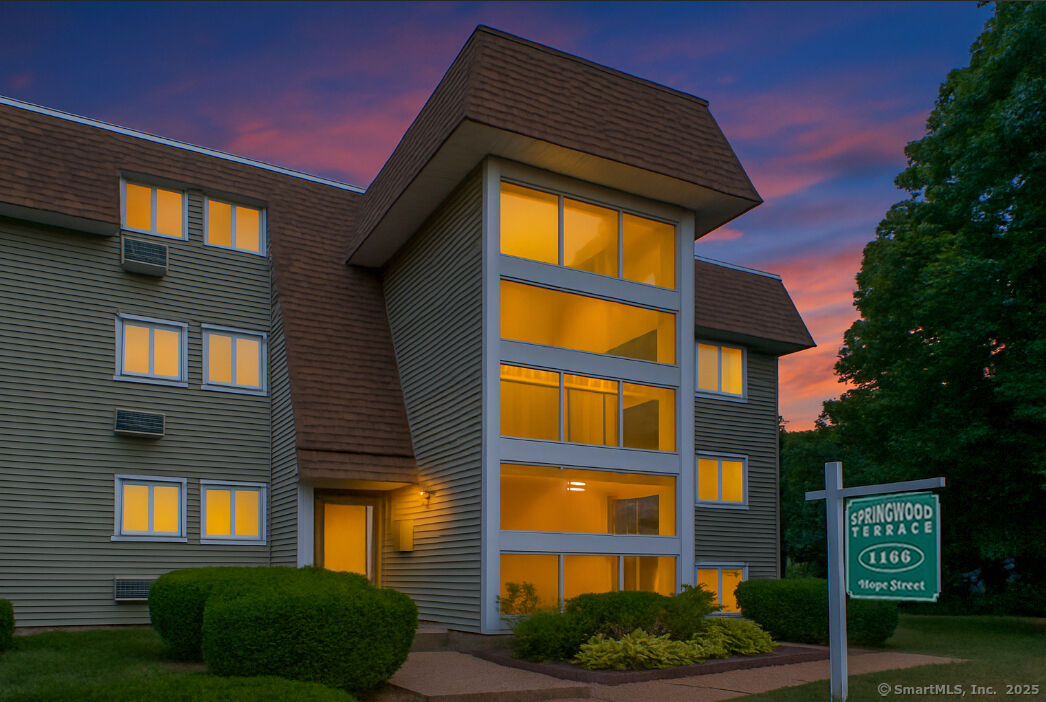 Property Photo: 1166 Hope Street Apt 4 CT 06907