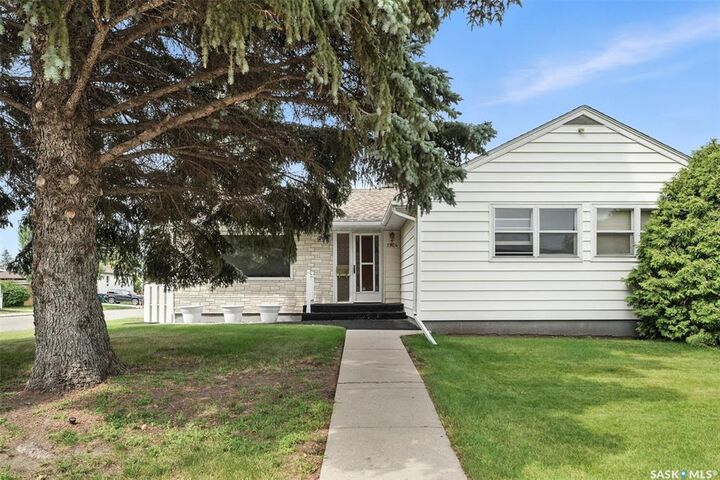 1924 Dufferin Avenue  Saskatoon SK S7J 1B7 photo