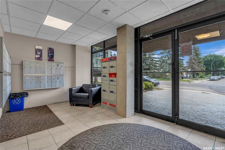 Property Photo:  2707 7th Street E 1  SK S7H 1A7 