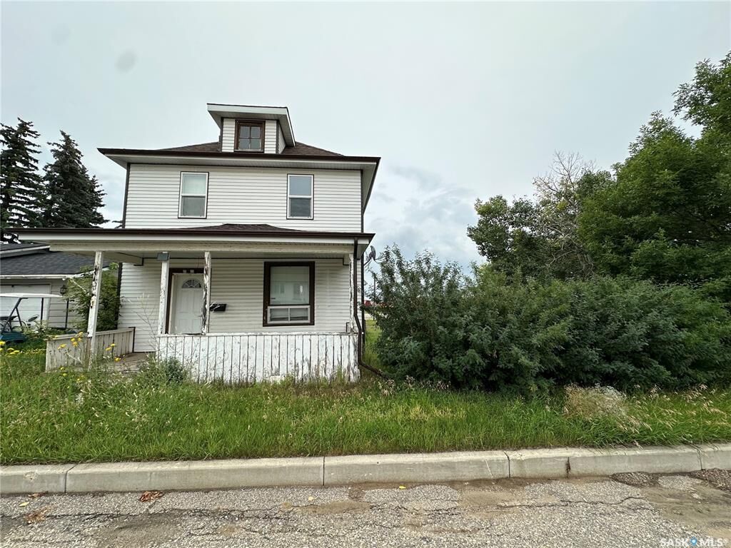 Property Photo:  101 2nd Street W  SK S0L 0P0 