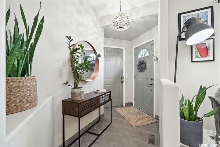 Property Photo:  802 Kenderdine Road  SK S7N 4V8 