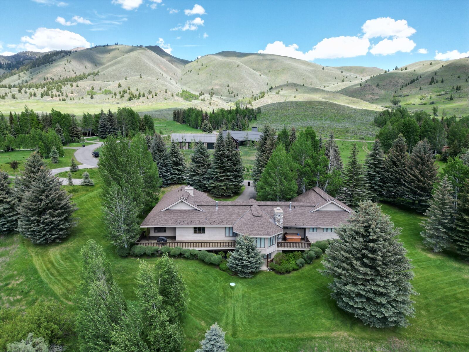 Property Photo:  121 Stonegate Cir  ID 83340 