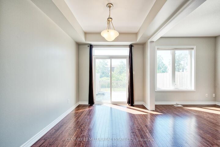 Photo de la propriété: 45 Seabreeze Crescent 5 ON L8E 0G1