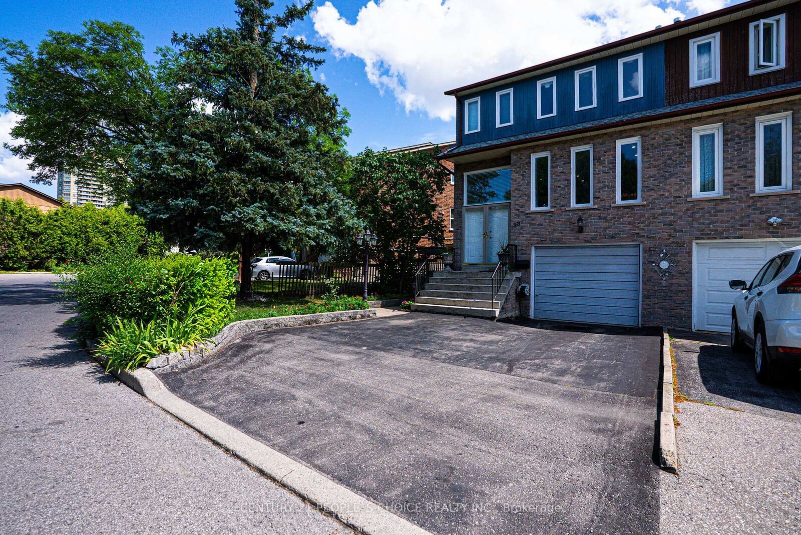 Photo de la propriété:  133 Robert Hicks Drive  ON M2R 3R2 