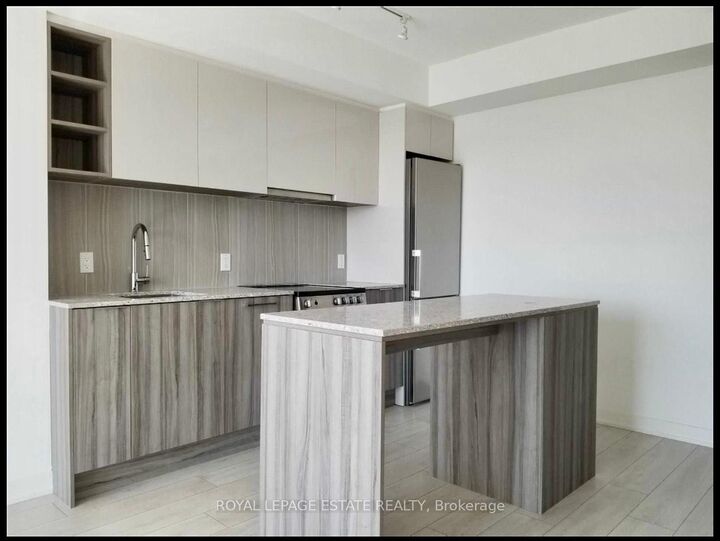 Property Photo: 31 Tippett Road 365 ON M3H 0C8