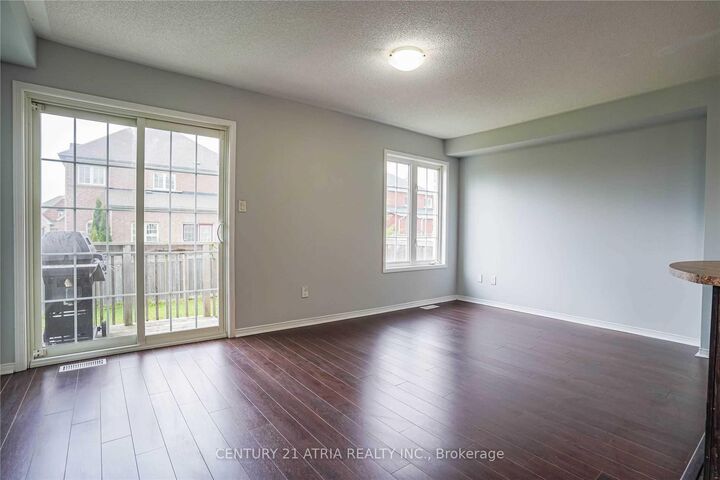 1424 Rennie Street  Oshawa ON L1K 0N8 photo