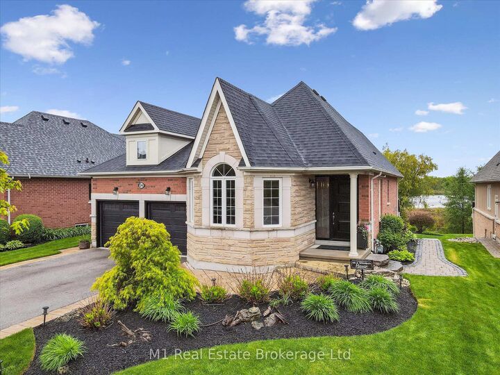 Property Photo:  94 Aberfoyle Mill Crescent  ON N1H 6H9 