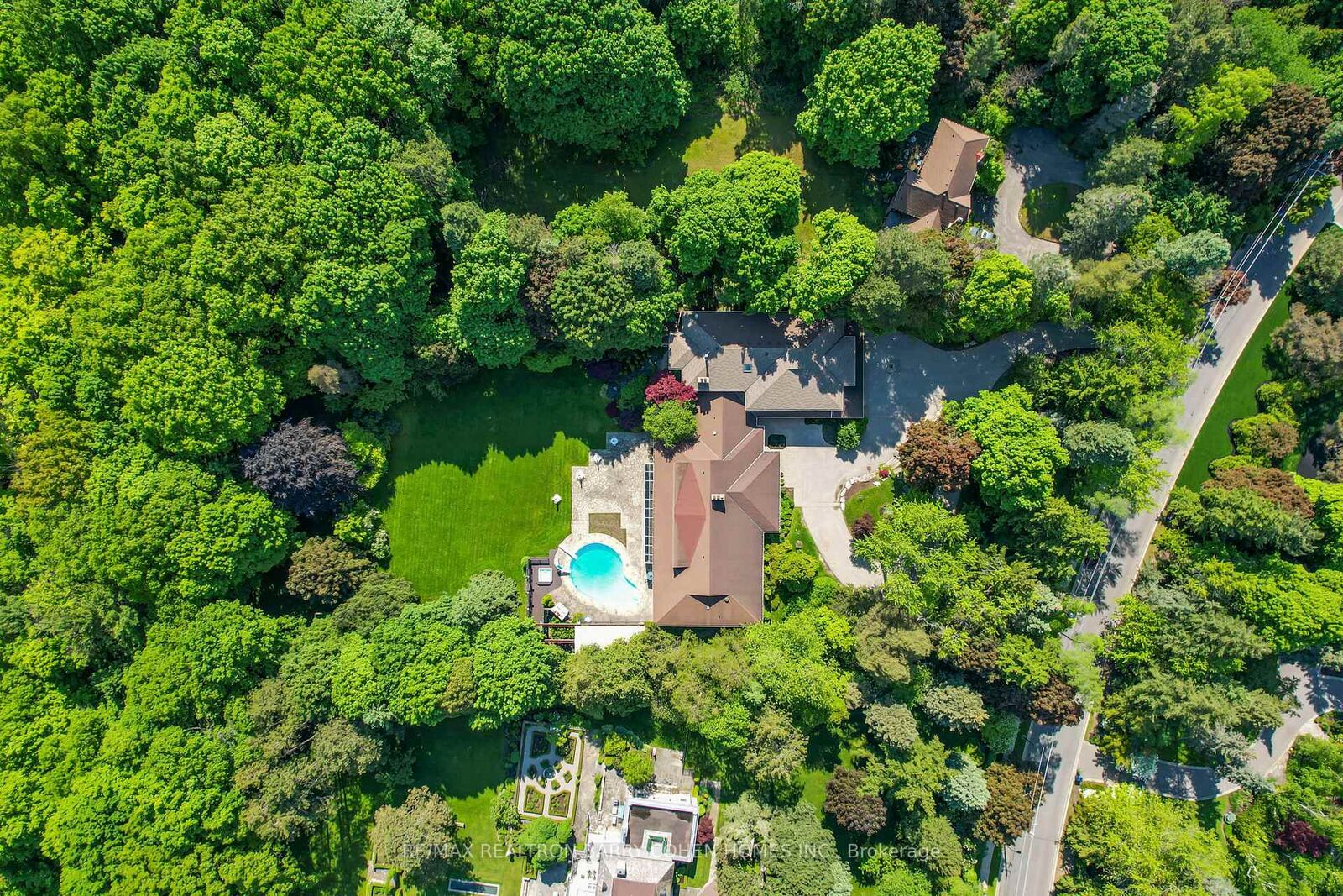 Property Photo:  50 Park Lane Circle  ON M3C 2N2 