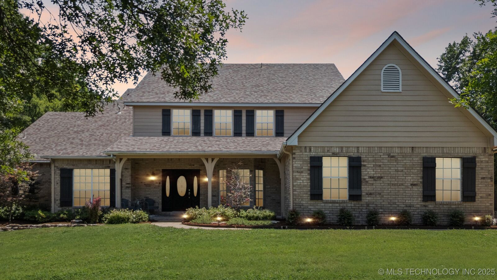 Property Photo:  3528 E 102nd Place  OK 74137 