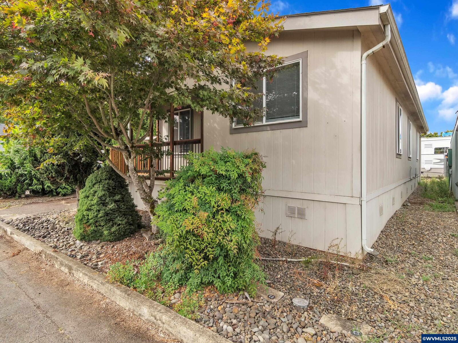 Property Photo: 1005 Ferry St 26 OR 97114
