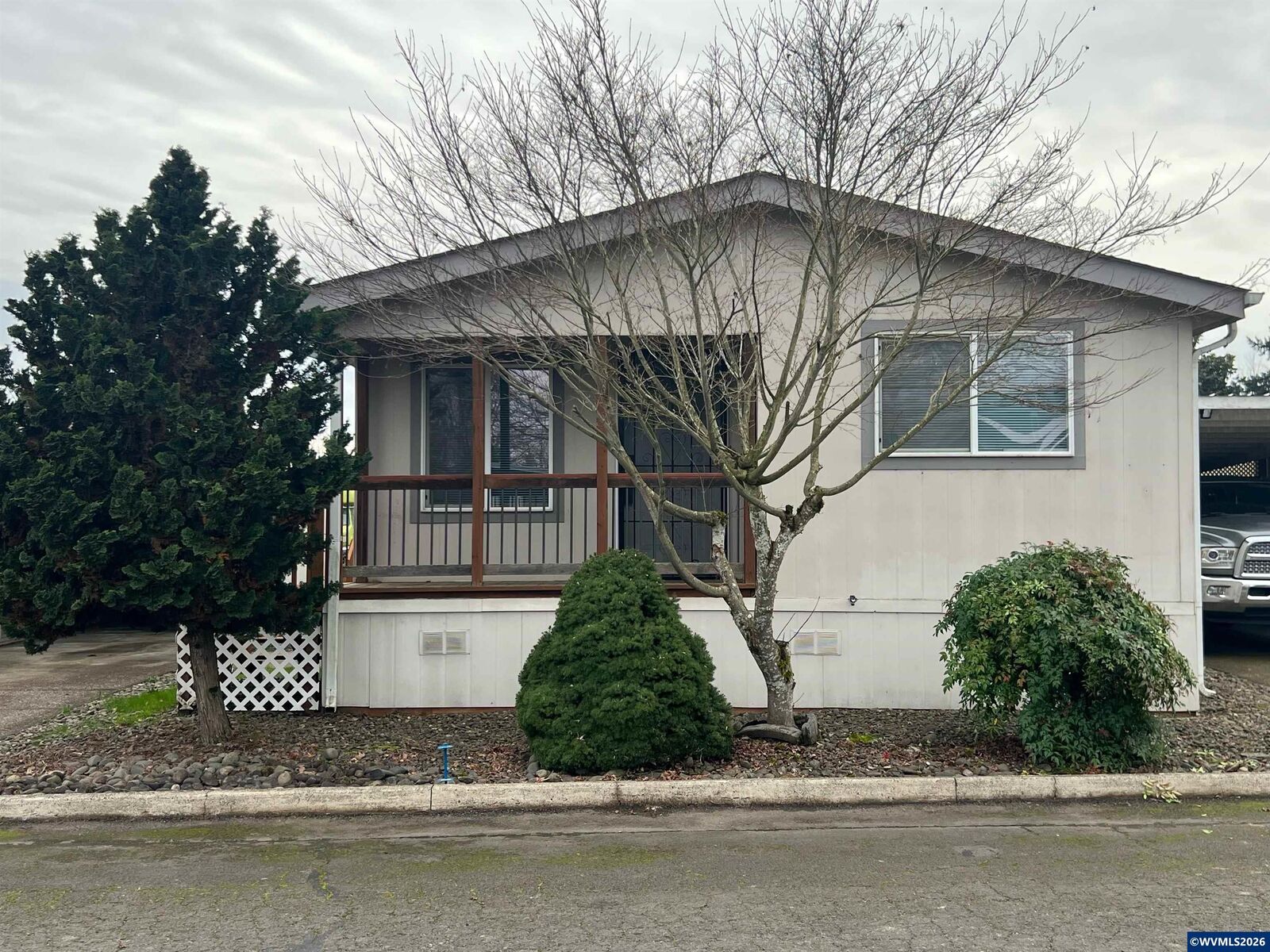 Property Photo:  1005 Ferry St 26  OR 97114 