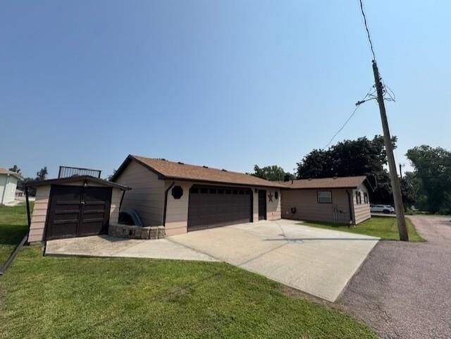 Property Photo:  1007 Chestnut St.  SD 57062 