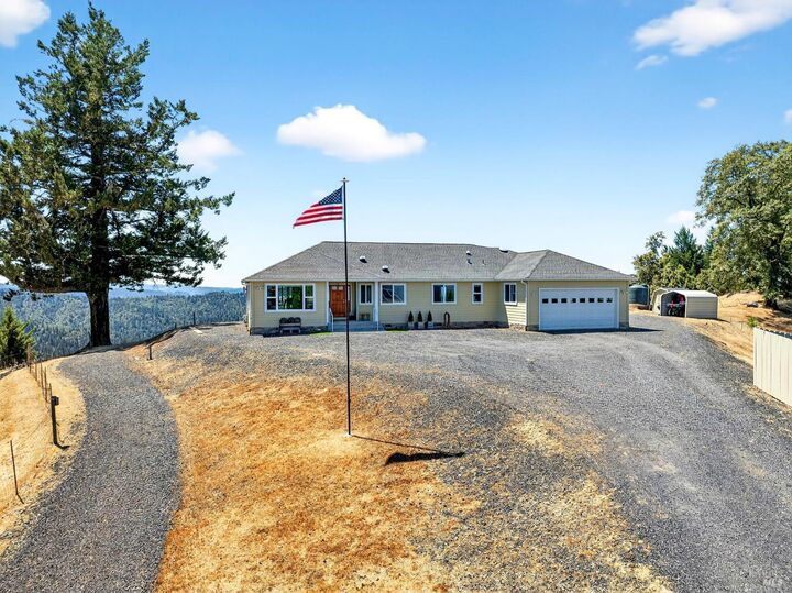 Property Photo:  