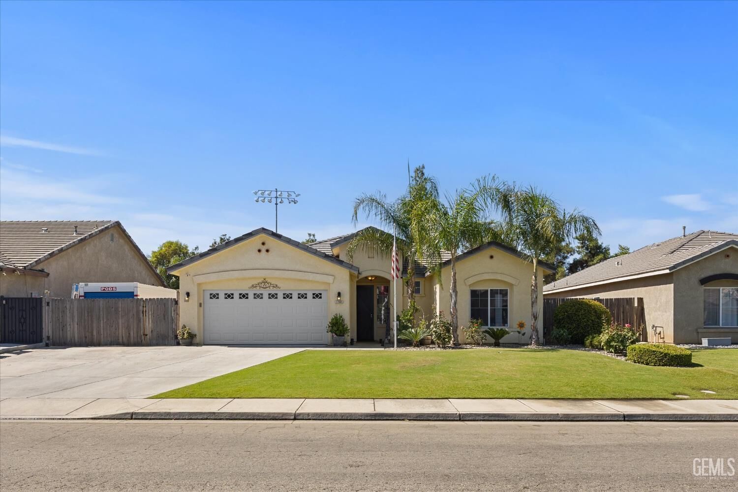 Property Photo: 11501 Equinox Avenue CA 93312