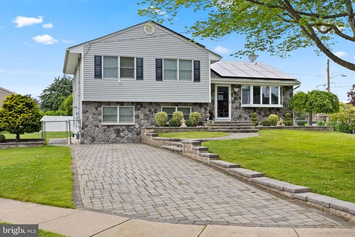 25 Toby Lane  Hamilton NJ 08620 photo