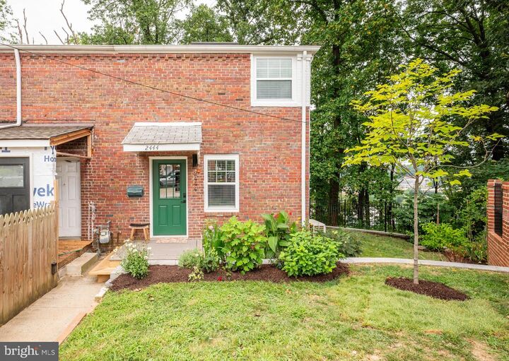 2444 S Oakland Street  Arlington VA 22206 photo