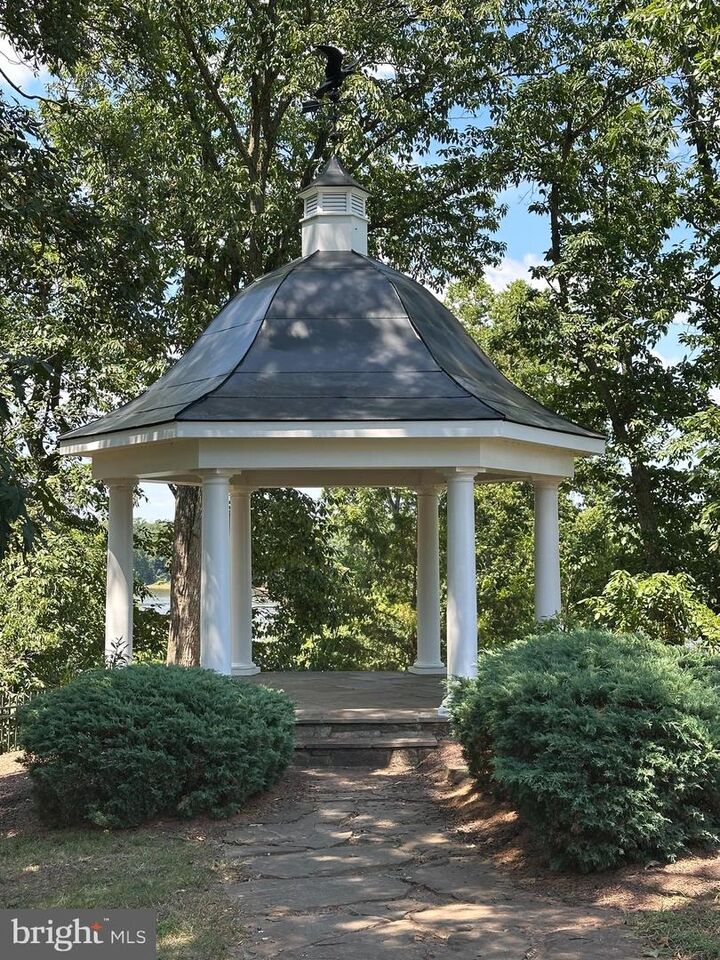 Property Photo: 18295 Buccaneer Terrace VA 20176