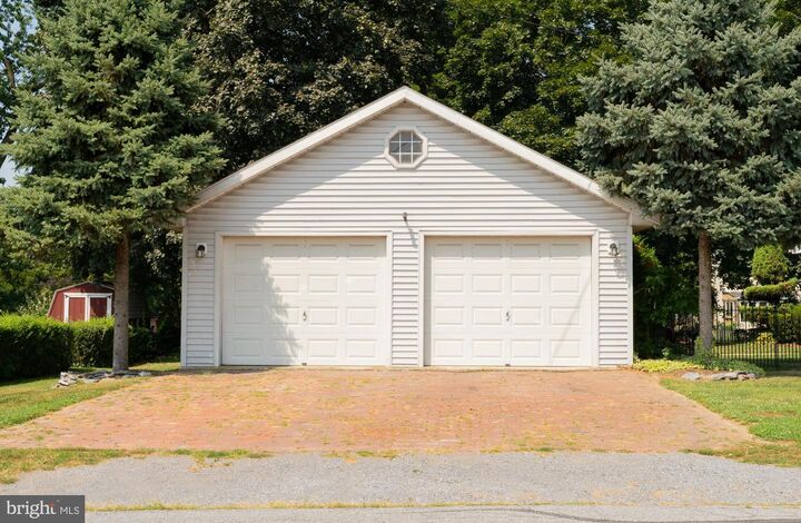 Property Photo: 827 Chambers Street PA 17113