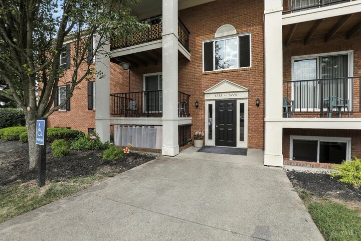 Property Photo:  5759 Hanley Close  OH 45150 