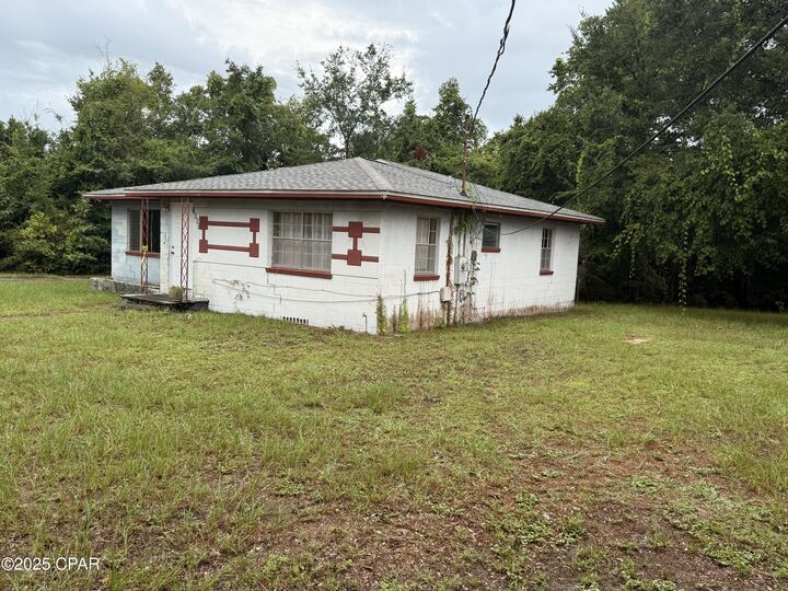 Property Photo: 1001 Cypress Avenue FL 32401