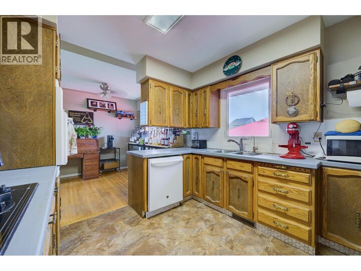 Property Photo: 322 Walnut Avenue BC V2B 1K3