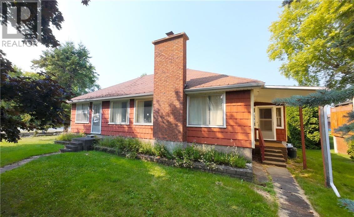 Property Photo: 40 Robinson Street W ON P0P 1K0