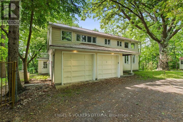 Photo de la propriété: 32 Ryeburn Drive ON K1V 1H6