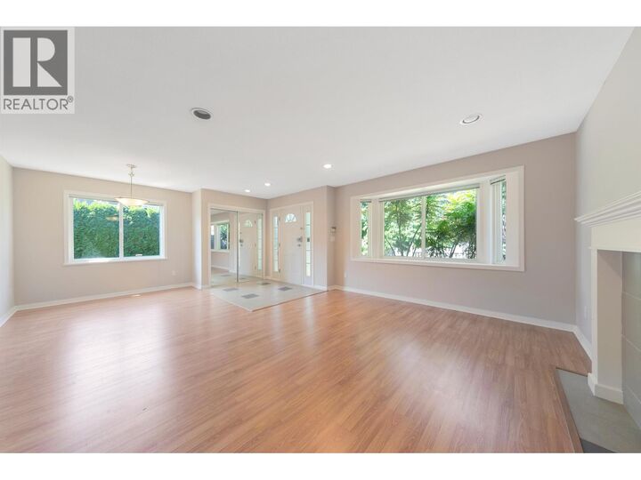 Photo de la propriété:  235 West 19th Street  BC V7M 1X6 