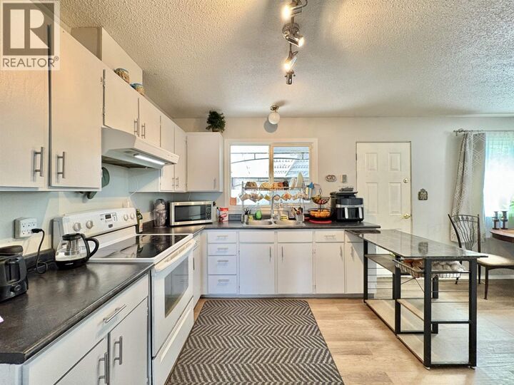 Property Photo: 1385 Milburn Avenue BC V2L 4E9