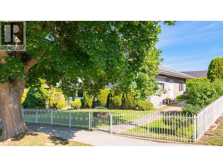 Property Photo:  407 10th Avenue North  BC V0B 1G4 