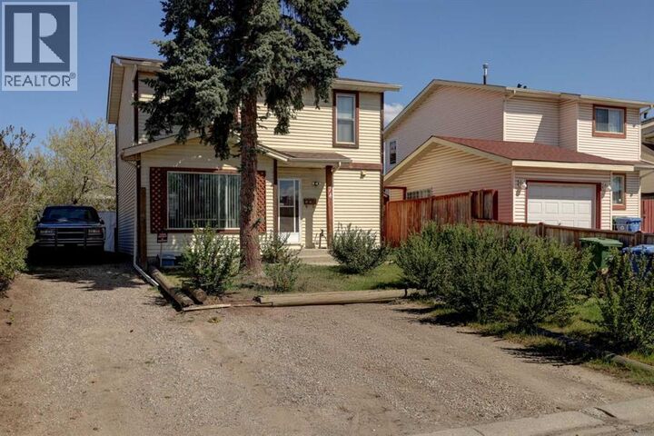 Property Photo:  74 Aberdare Way Northeast  AB T2A 6V5 
