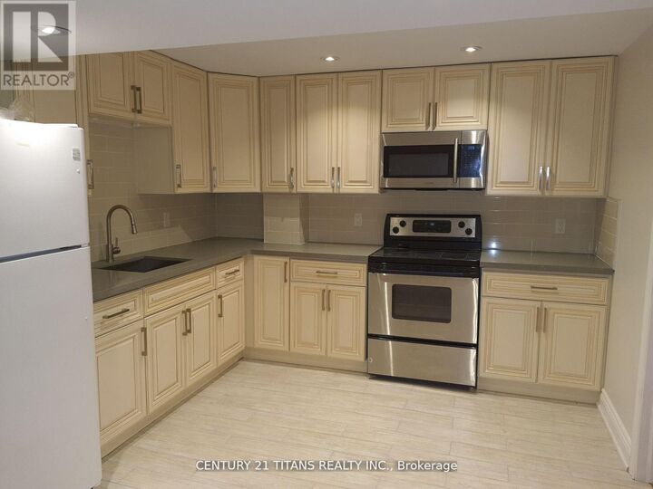 Property Photo: 44 Ashbury Boulevard ON L1Z 1L3