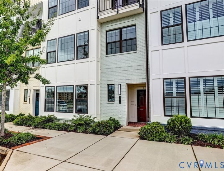 Property Photo:  2248 Libbie Lake West Street A  VA 23230 