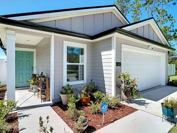 Property Photo: 44 Llewellyn Trail FL 32164