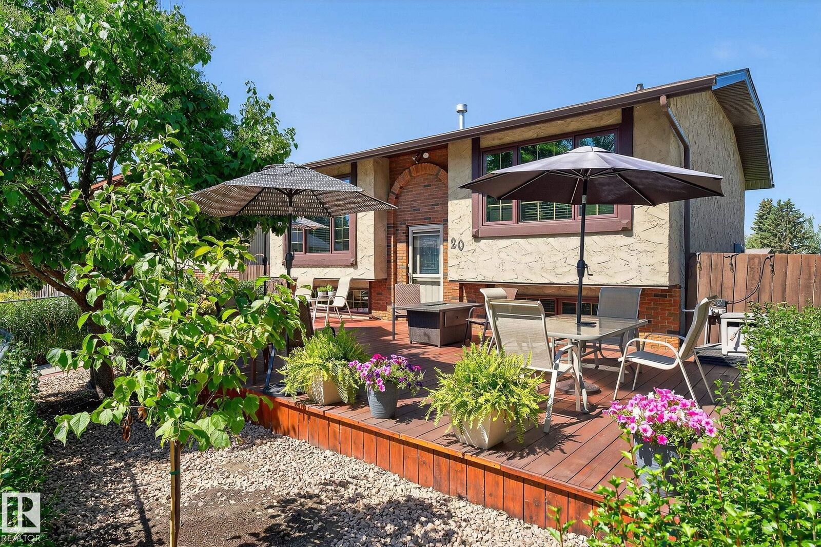 Property Photo: 20 Greystone Close AB T7X 2A5