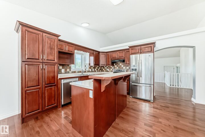 Property Photo:  3832 41 Street NW  AB T6L 6R5 