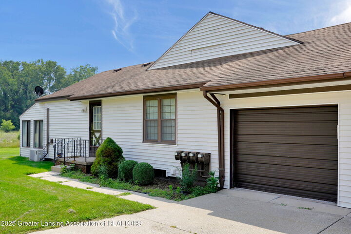 508 Red Cedar  Williamston MI 48895 photo