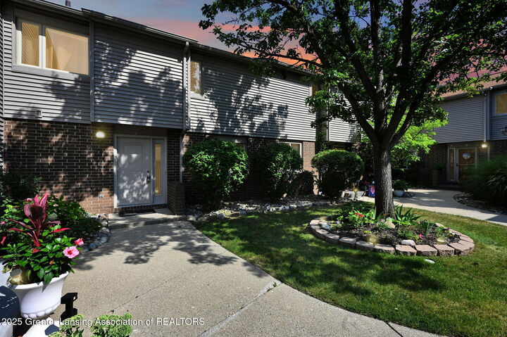 929 Grenoble Drive  Lansing MI 48917 photo