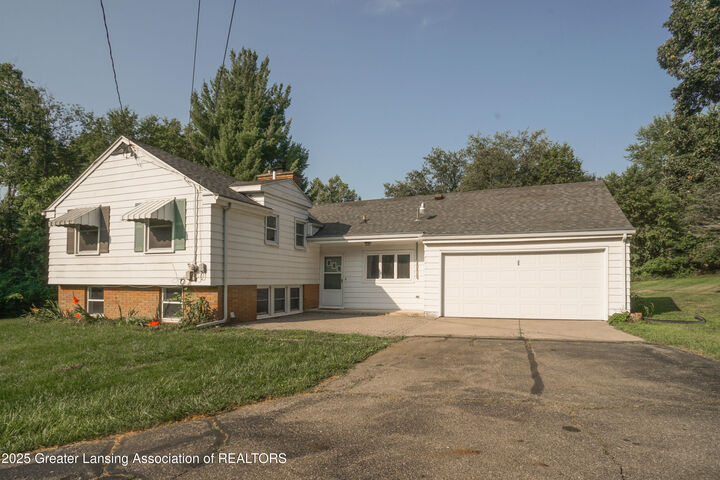 Property Photo:  35 W Sherwood Road  MI 48864 