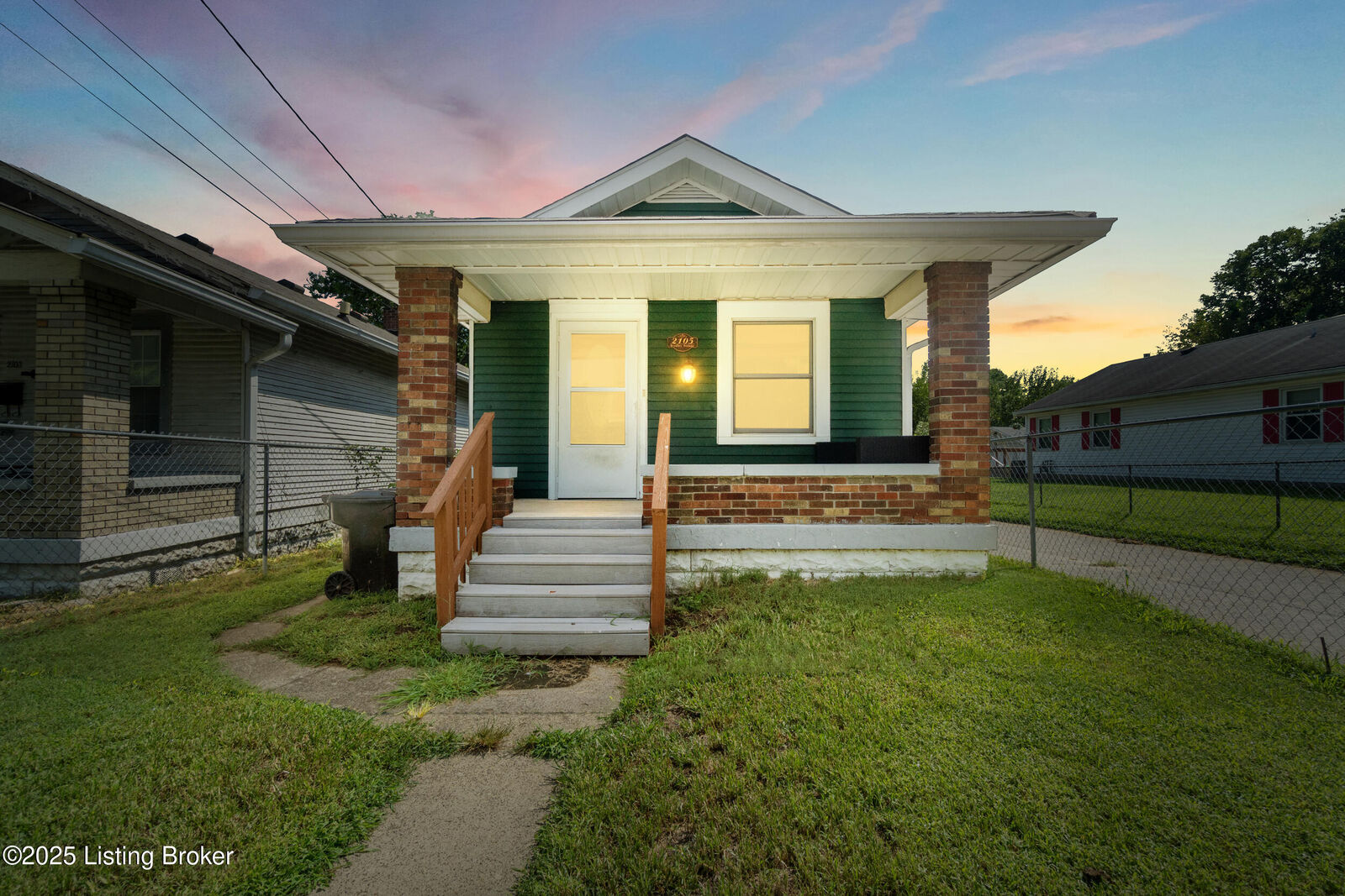 Property Photo: 2105 Bradley Ave KY 40217