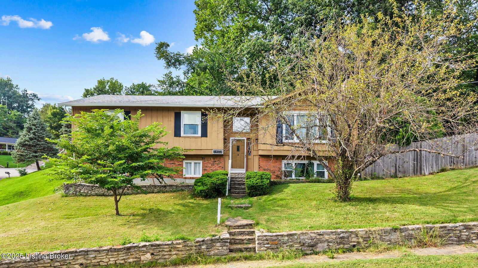 Property Photo: 2403 High Pine Dr KY 40214
