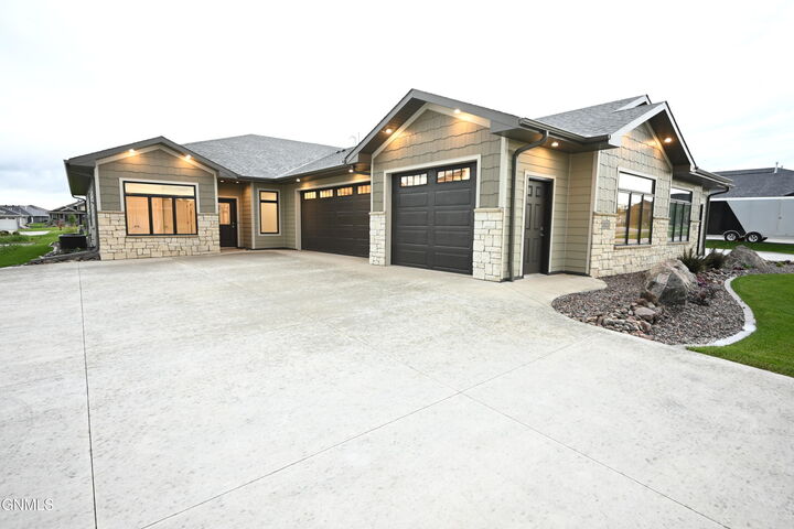 1821 Community Lp  Bismarck ND 58503 photo