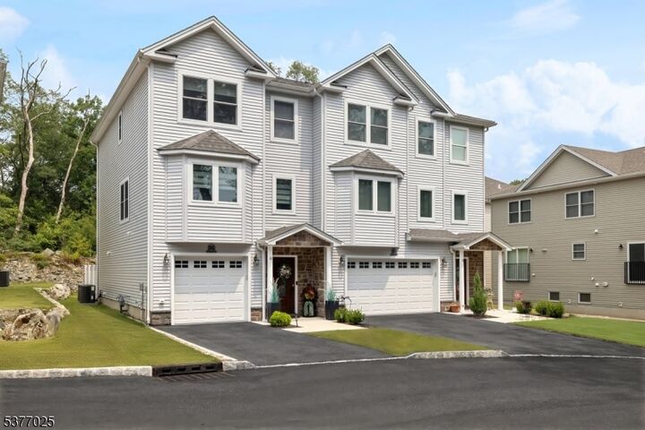 6 Stanley Way  Wanaque Boro NJ 07465 photo