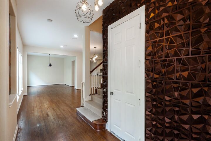 Property Photo: 2923 Royal Oaks Crest TX 77082