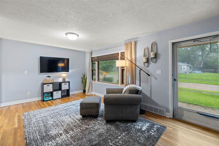 Property Photo:  205 Gepke Parkway  IA 50320 