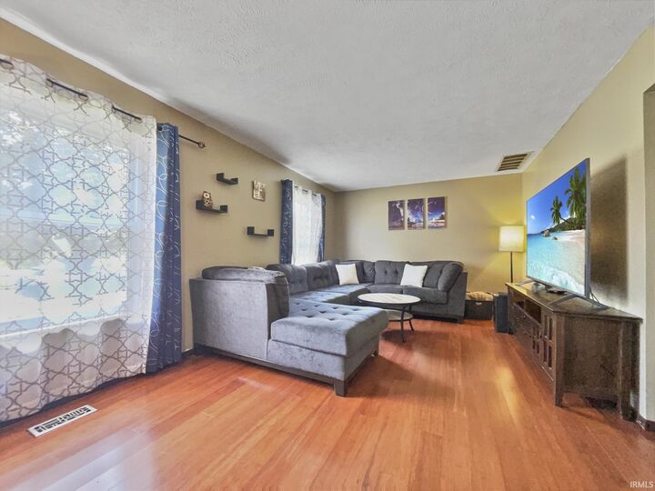 Property Photo: 1005 Fulton Parkway IN 47710