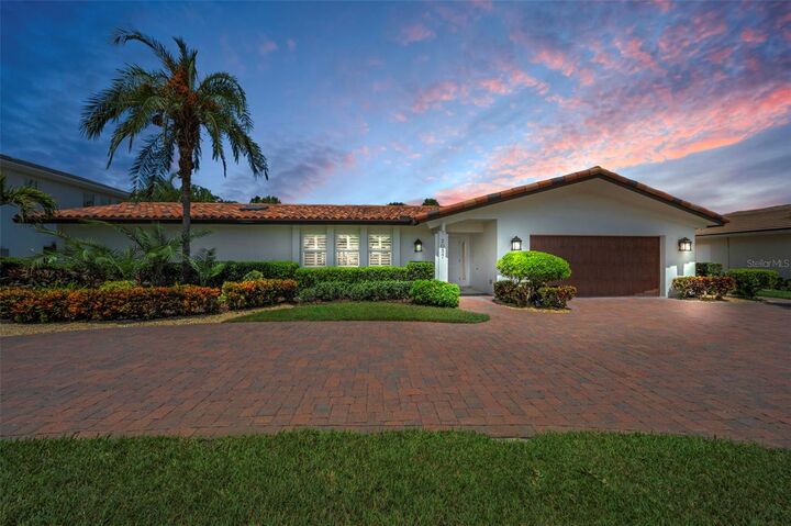 Property Photo: 2057 Kansas Avenue NE FL 33703