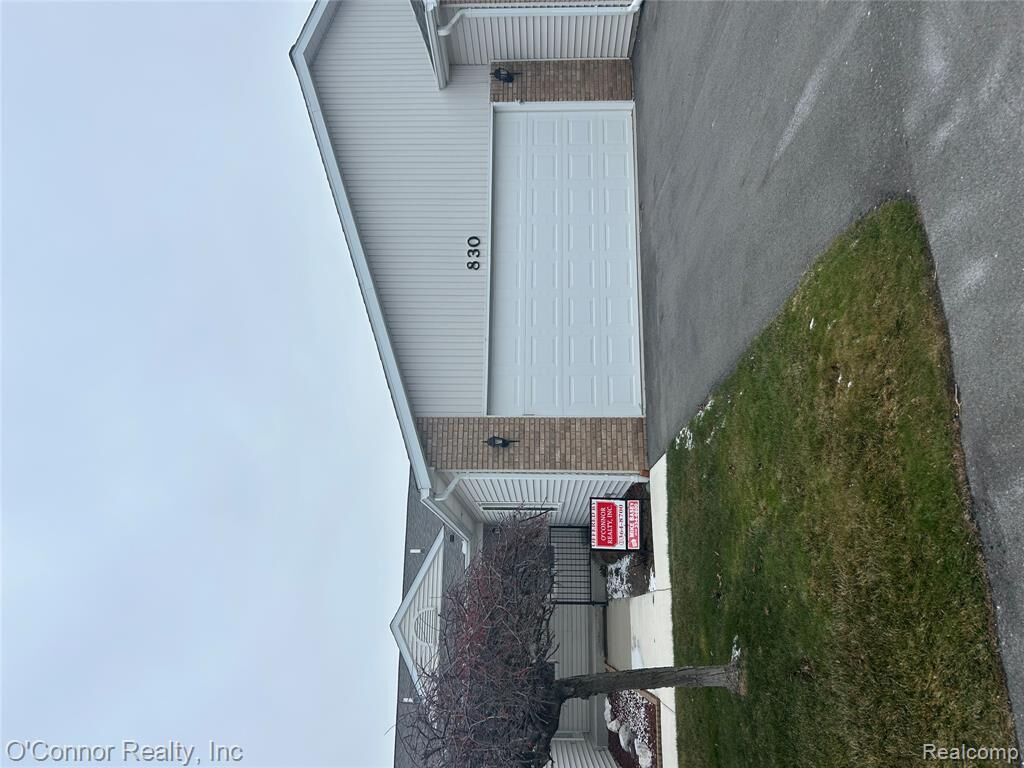 Property Photo: 830 Crystal Lane MI 48040 1574