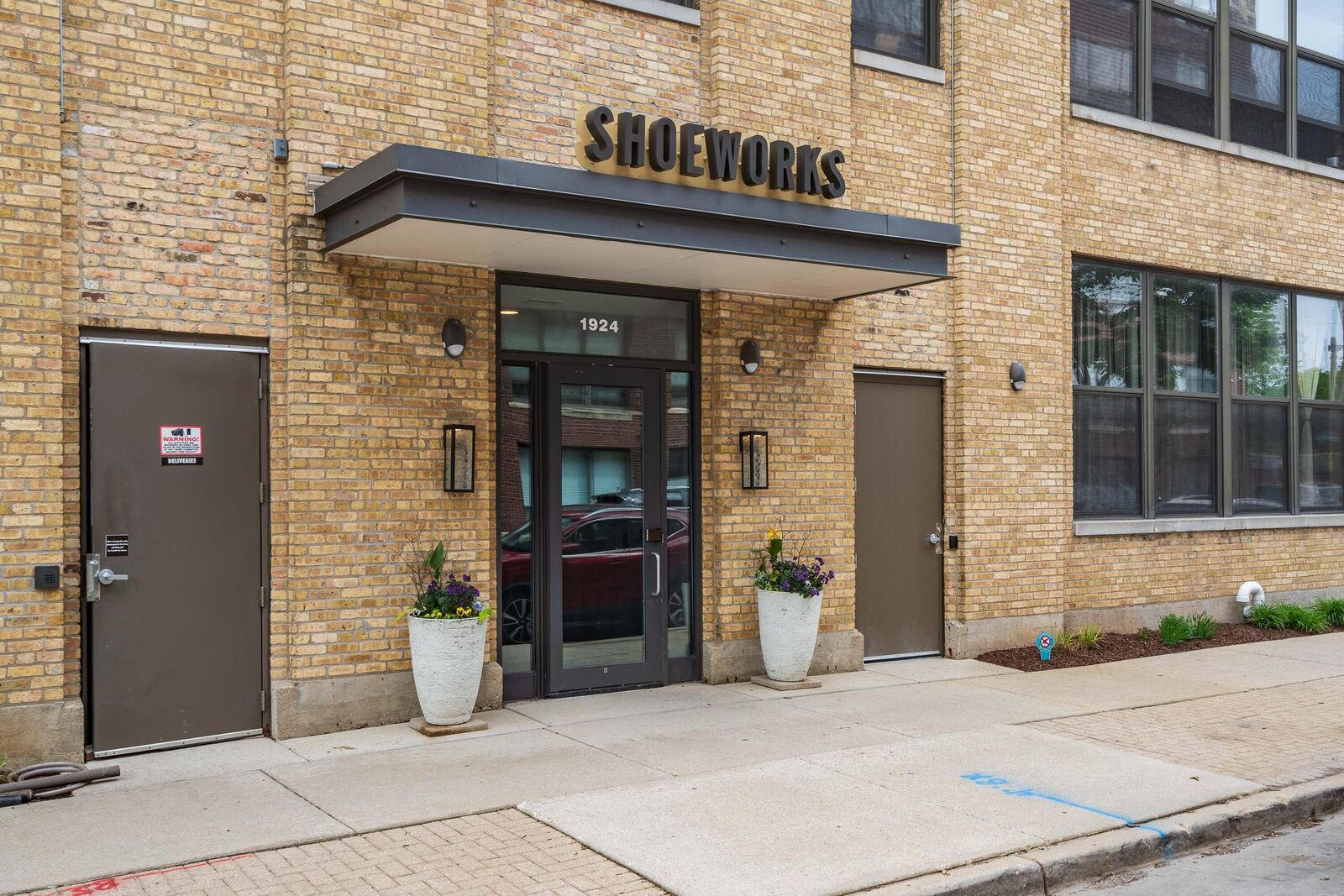 Property Photo: 1924 N Hubbard St 109 WI 53212